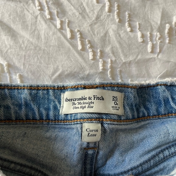 Abercrombie Curve Love Jeans - Picture 3 of 4